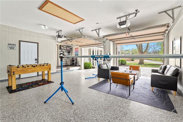 1300 Quail Run Circle, Bentonville, AR 72712