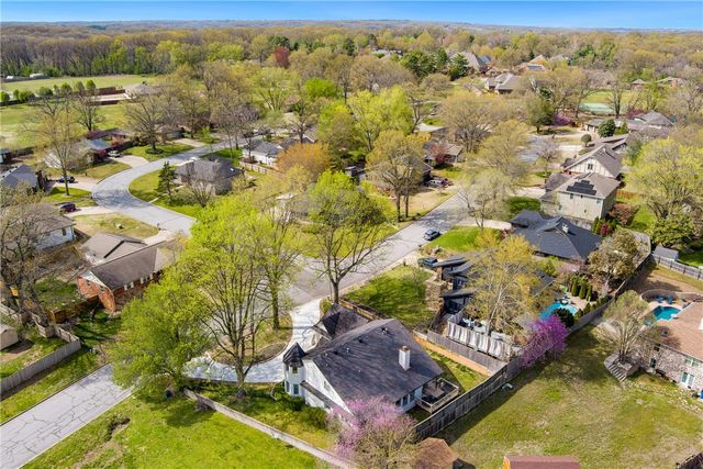 1300 Quail Run Circle, Bentonville, AR 72712