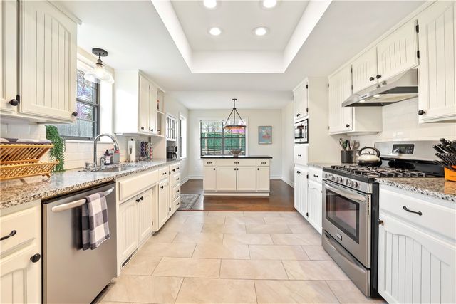 1300 Quail Run Circle, Bentonville, AR 72712