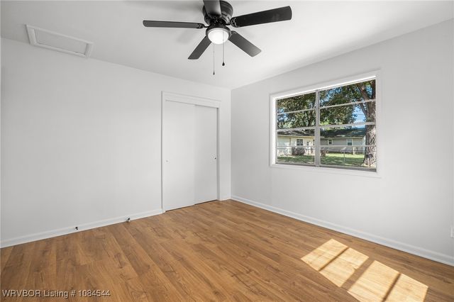 206 N Vine Street, Paris, AR 72855