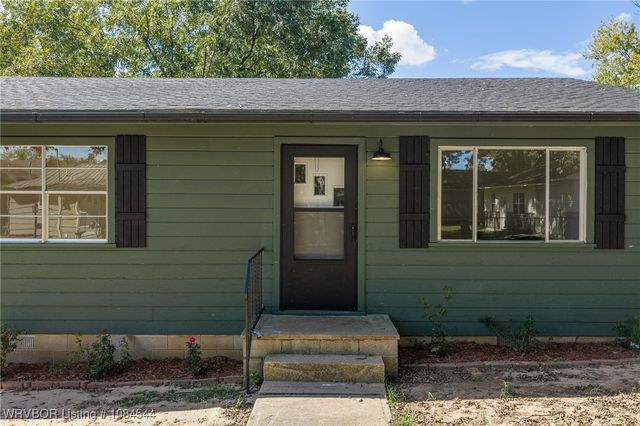206 N Vine Street, Paris, AR 72855