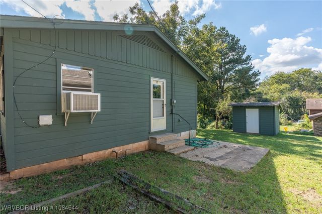 206 N Vine Street, Paris, AR 72855