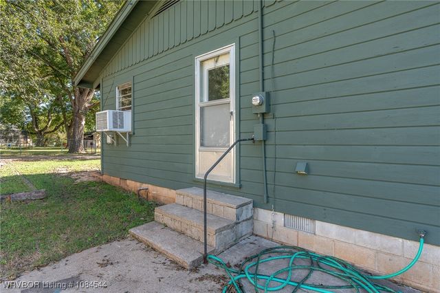 206 N Vine Street, Paris, AR 72855