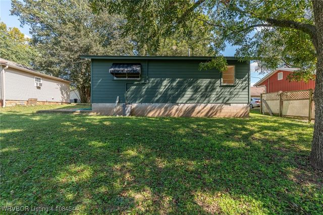 206 N Vine Street, Paris, AR 72855