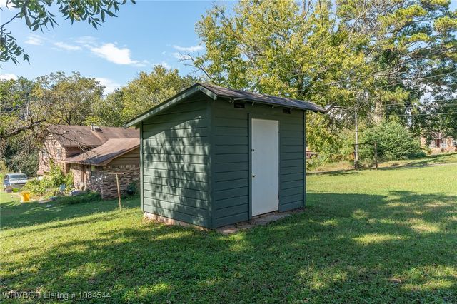 206 N Vine Street, Paris, AR 72855