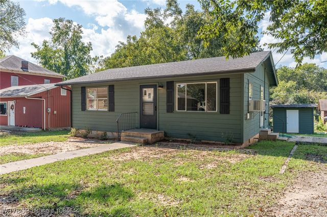 206 N Vine Street, Paris, AR 72855