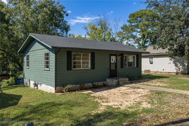 206 N Vine Street, Paris, AR 72855