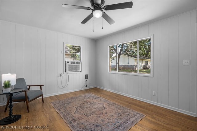 206 N Vine Street, Paris, AR 72855