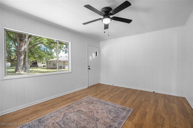 206 N Vine Street, Paris, AR 72855