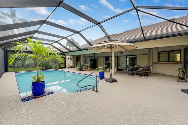11 Alnwick Road, Palm Beach Gardens, FL 33418