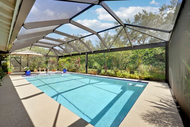 11 Alnwick Road, Palm Beach Gardens, FL 33418