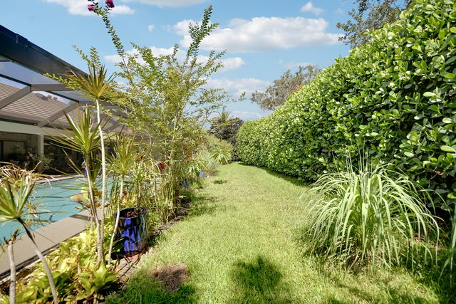 11 Alnwick Road, Palm Beach Gardens, FL 33418