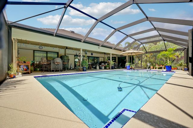 11 Alnwick Road, Palm Beach Gardens, FL 33418