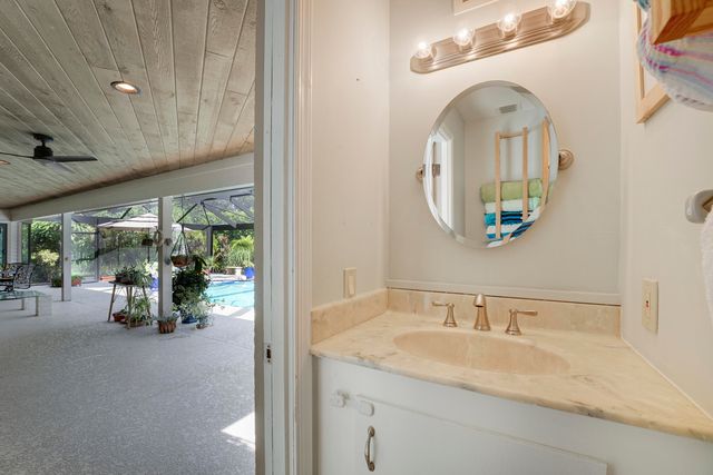 11 Alnwick Road, Palm Beach Gardens, FL 33418