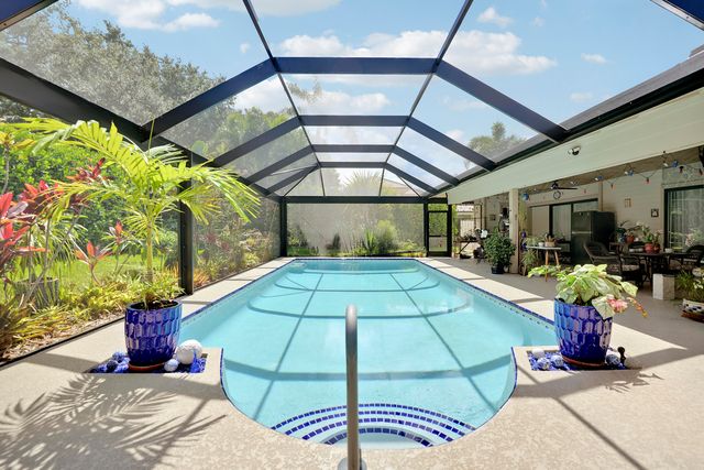 11 Alnwick Road, Palm Beach Gardens, FL 33418