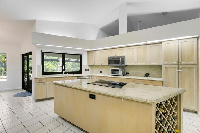11 Alnwick Road, Palm Beach Gardens, FL 33418