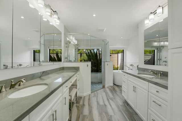 11 Alnwick Road, Palm Beach Gardens, FL 33418