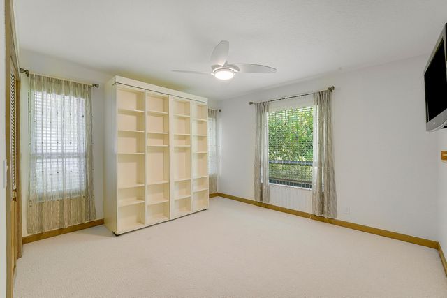 11 Alnwick Road, Palm Beach Gardens, FL 33418