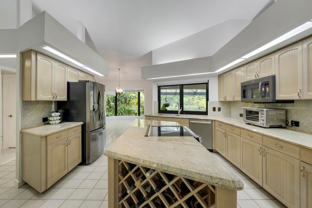 11 Alnwick Road, Palm Beach Gardens, FL 33418