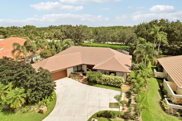 11 Alnwick Road, Palm Beach Gardens, FL 33418