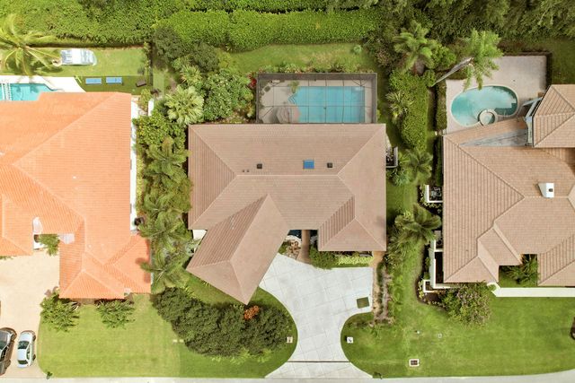 11 Alnwick Road, Palm Beach Gardens, FL 33418