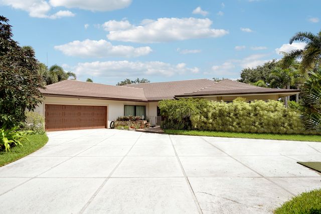 11 Alnwick Road, Palm Beach Gardens, FL 33418