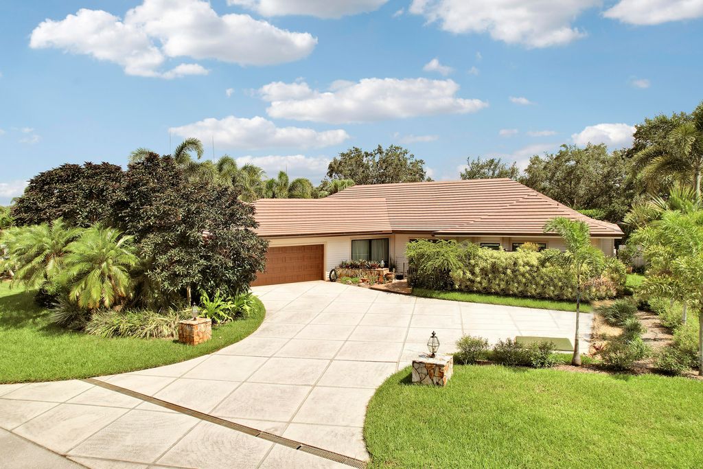 11 Alnwick Road, Palm Beach Gardens, FL 33418