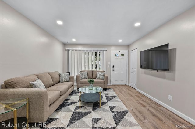 4772 Harding Street, Dearborn Heights, MI 48125