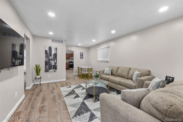 4772 Harding Street, Dearborn Heights, MI 48125
