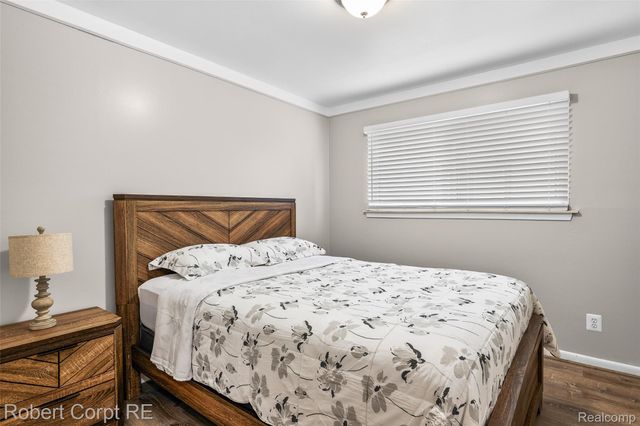 4772 Harding Street, Dearborn Heights, MI 48125