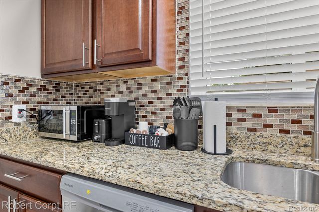 4772 Harding Street, Dearborn Heights, MI 48125