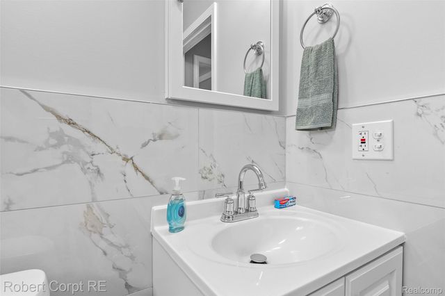 4772 Harding Street, Dearborn Heights, MI 48125