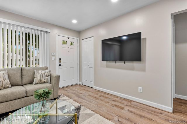 4772 Harding Street, Dearborn Heights, MI 48125