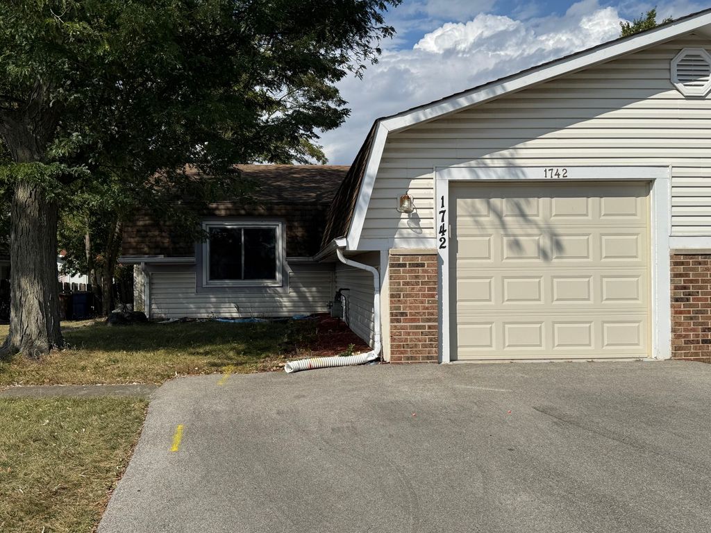 1742 Amherst Circle 1742, Glendale Heights, IL 60139