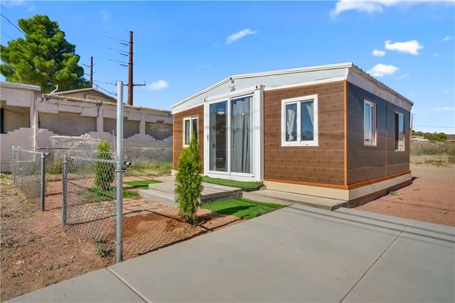 419 E Beverly Avenue, Kingman, AZ 86409