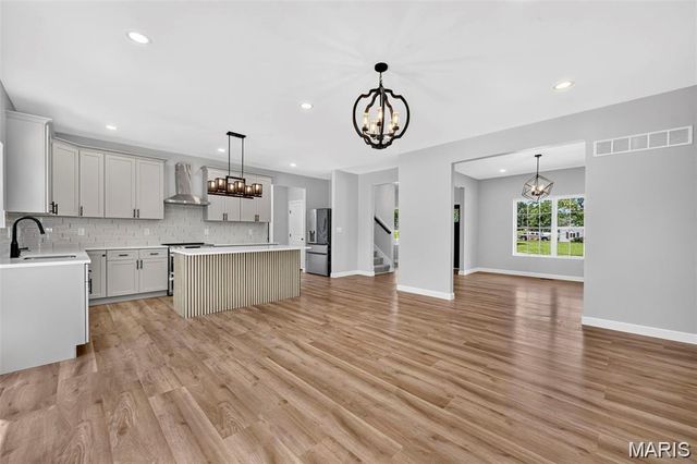 106 Highview Drive, Ballwin, MO 63011