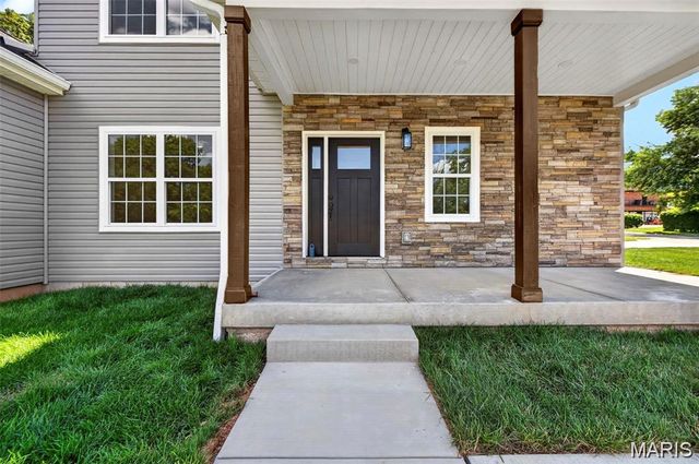 106 Highview Drive, Ballwin, MO 63011