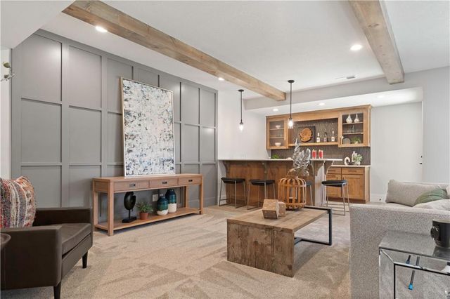 2607 NE Woodland Oak Drive, Lee's Summit, MO 64086