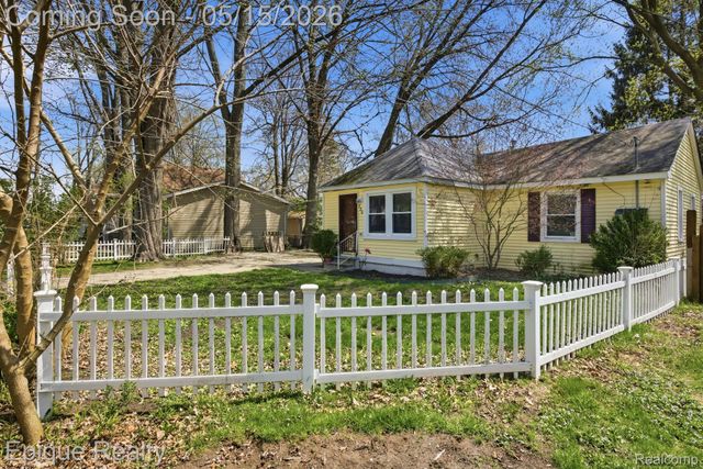 720 Washington Street, Algonac, MI 48001