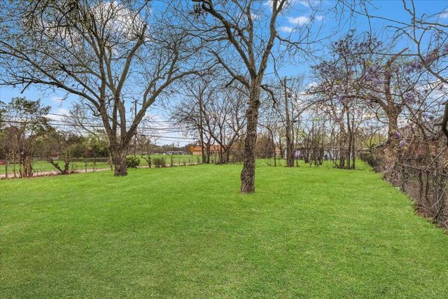 3744 S Hughes Avenue, Fort Worth, TX 76119