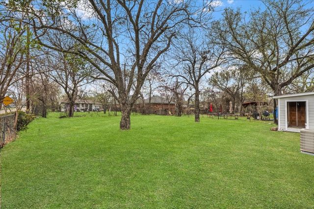 3744 S Hughes Avenue, Fort Worth, TX 76119