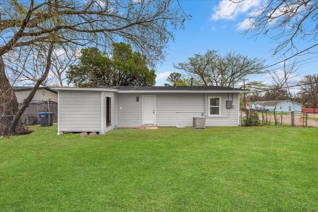 3744 S Hughes Avenue, Fort Worth, TX 76119