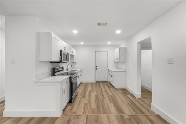 3744 S Hughes Avenue, Fort Worth, TX 76119