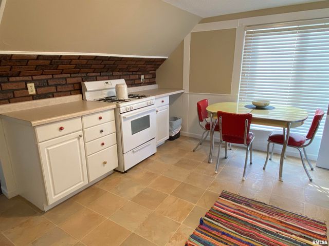 312 N 2ND Avenue, Canton, IL 61520