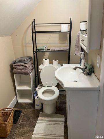 312 N 2ND Avenue, Canton, IL 61520