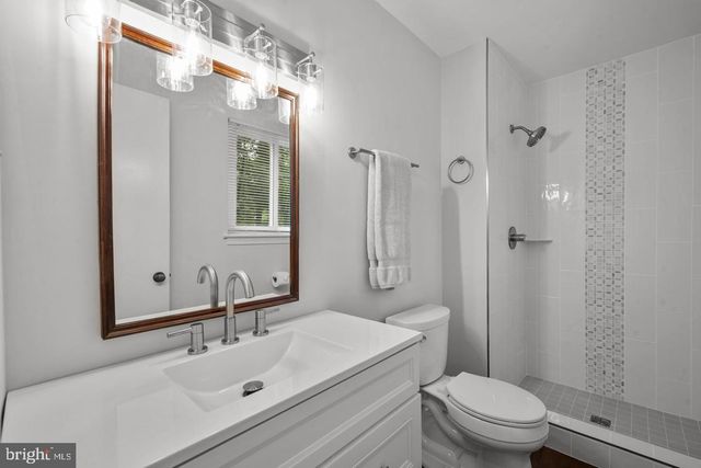 2422 IVYWOOD RD, Reston, VA 20191