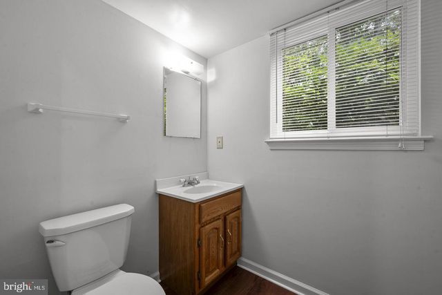 2422 IVYWOOD RD, Reston, VA 20191