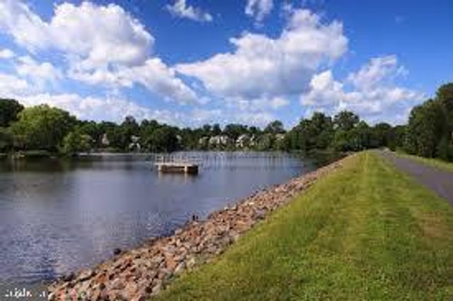 2422 IVYWOOD RD, Reston, VA 20191