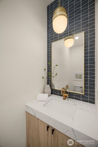 8403 NE 137th Street, Kirkland, WA 98034