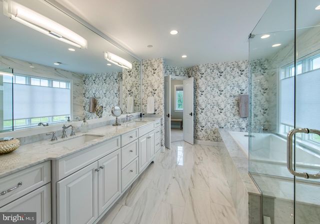 25 NEW WHITEHORSE WAY, Malvern, PA 19355